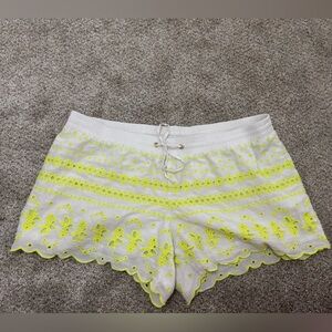 Lilly Pulitzer White and Yellow shorts